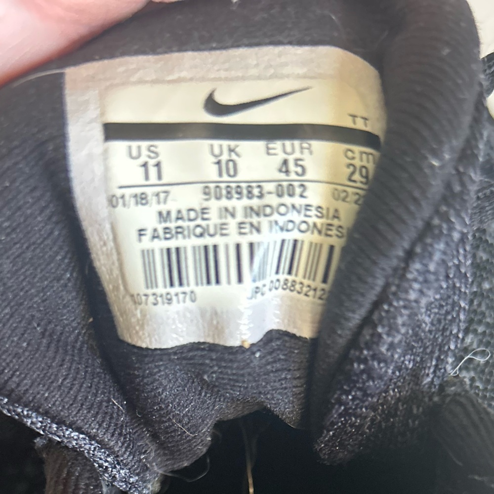 Nike Men’s Black and White Running Shoes - Picture 5 of 6